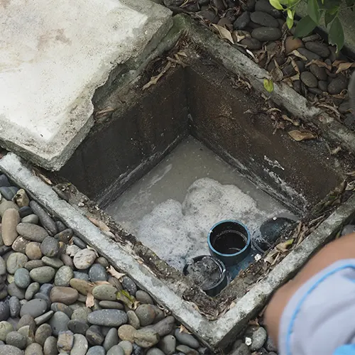 Responsabilidade legal e ambiental Limpeza de caixa de gordura com responsabilidade ambiental e descarte correto